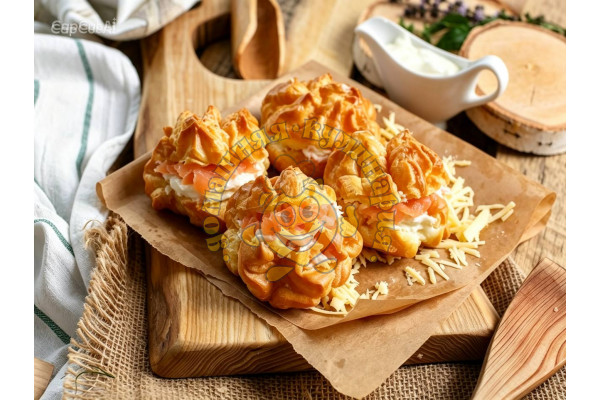 Профитроли с форелью и творожным сыром